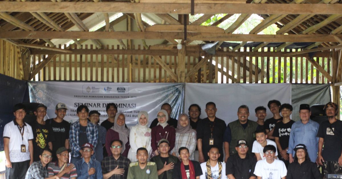 Komunitas Bilik Jasinga Ubah Relief Nisan Tua Jadi Motif Batik Khas Bogor