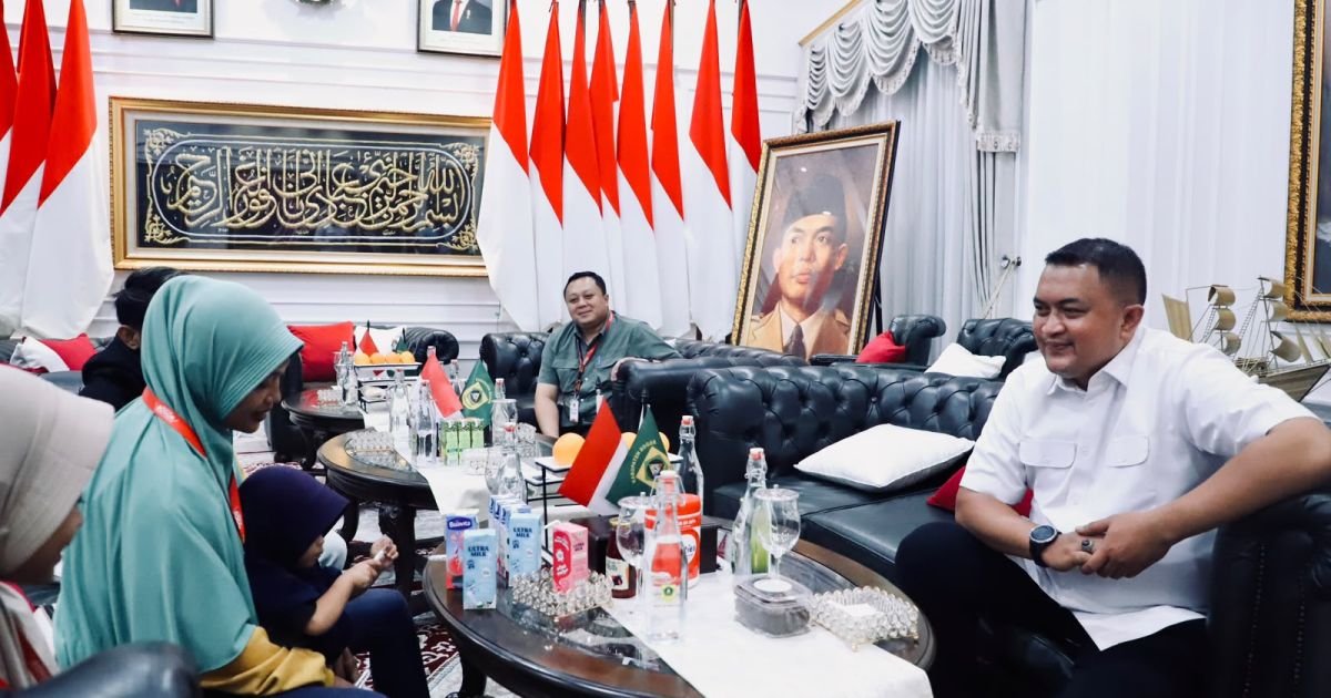 Novi Pengamen Cilik Asal Bojonggede Dapat Bantuan dari Bupati Bogor