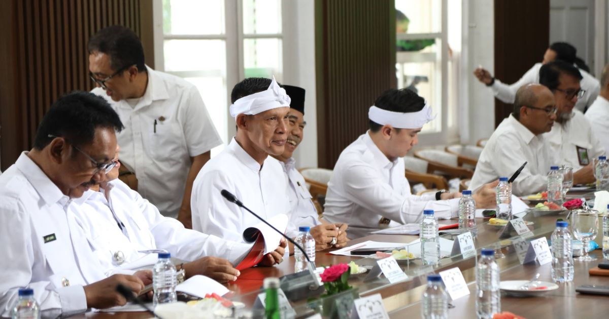 Wakil Bupati Bogor Jaro Ade menghadiri Temu Apresiasi BPJS Ketenagakerjaan di Gedung Pakuan Bandung (Dok. Diskominfo Kabupaten Bogor)