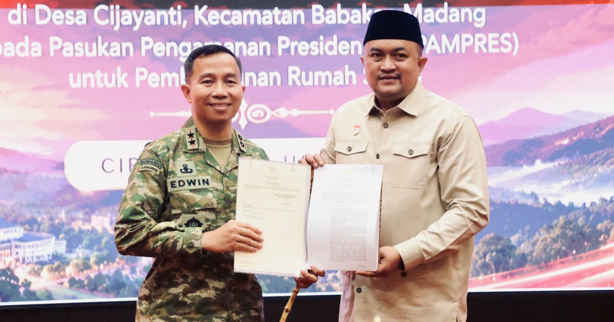 Rudy Susmanto serahkan hibah lahan kepada Komandan Paspampres di Pendopo Bupati Bogor (Dok. Diskominfo Kabupaten Bogor)