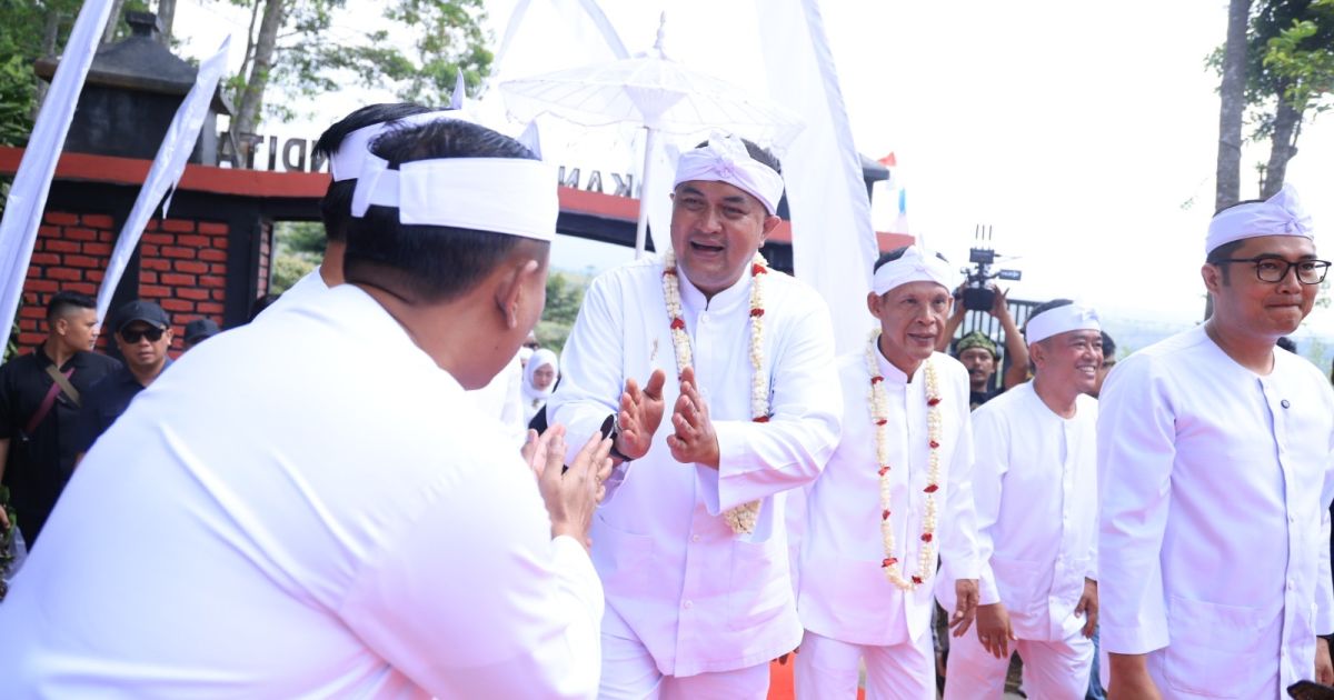 Bupati Bogor Rudy Susmanto tiba di Lapangan Citalahab, Desa Malasari, Nanggung jelang gelaran rapat paripurna Hari Jadi Bogor ke-544 (Dok. Diskominfo Kabupaten Bogor)