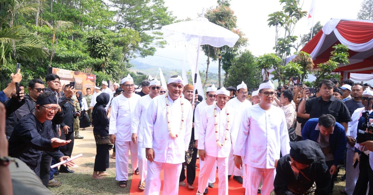 Bupati Bogor Pimpin Rapat Paripurna HJB ke-544 di Desa Malasari
