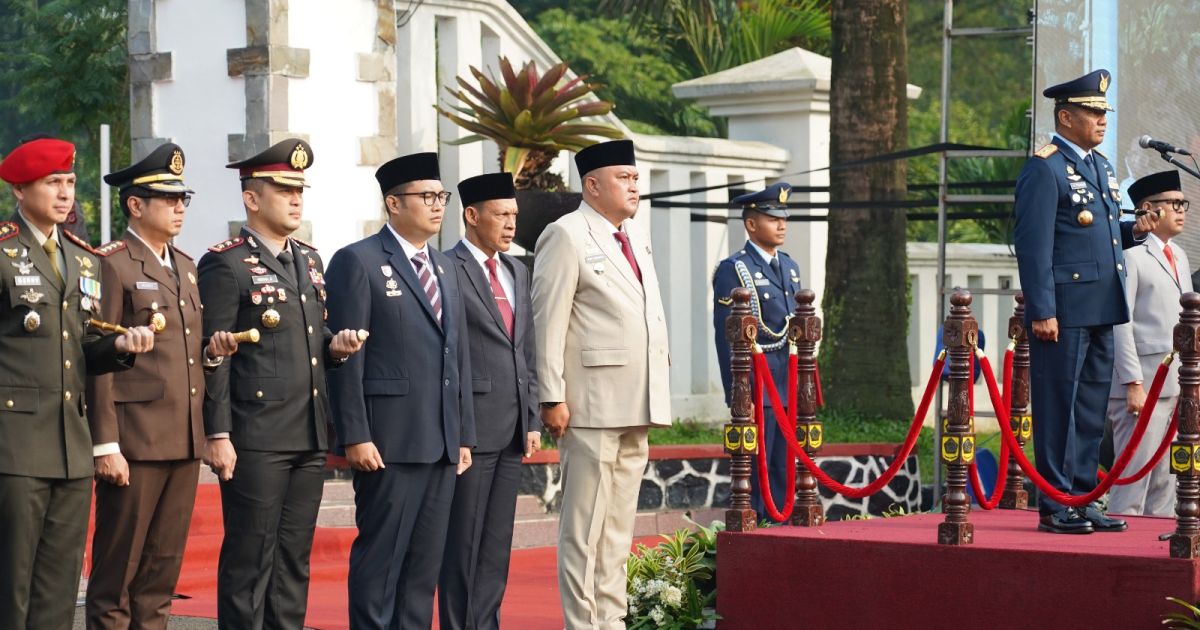 Bupati Bogor Rudy Susmanto memimpin upacara Hari Lahir Pancasila di Taman Makam Pahlawan Pondok Rajeg Cibinong (Dok. Diskominfo Kabupaten Bogor)
