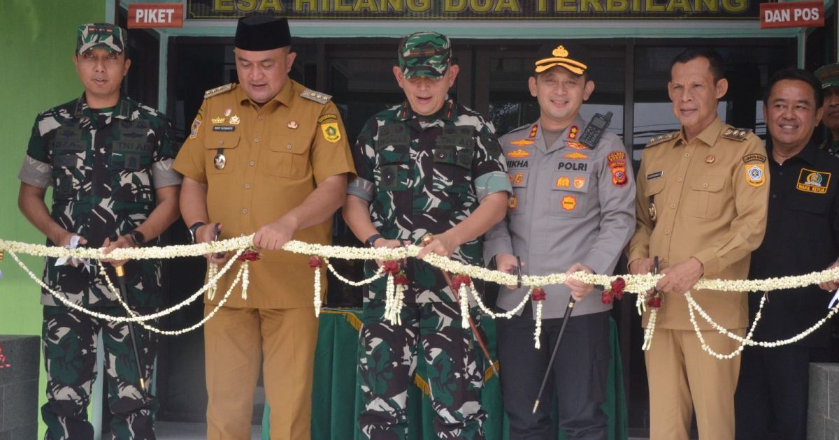 Bupati Bogor dan Danrem 061/Suryakencana meresmikan Pos Koramil Megamendung di Kecamatan Cisarua (Dok. Diskominfo Kabupaten Bogor)
