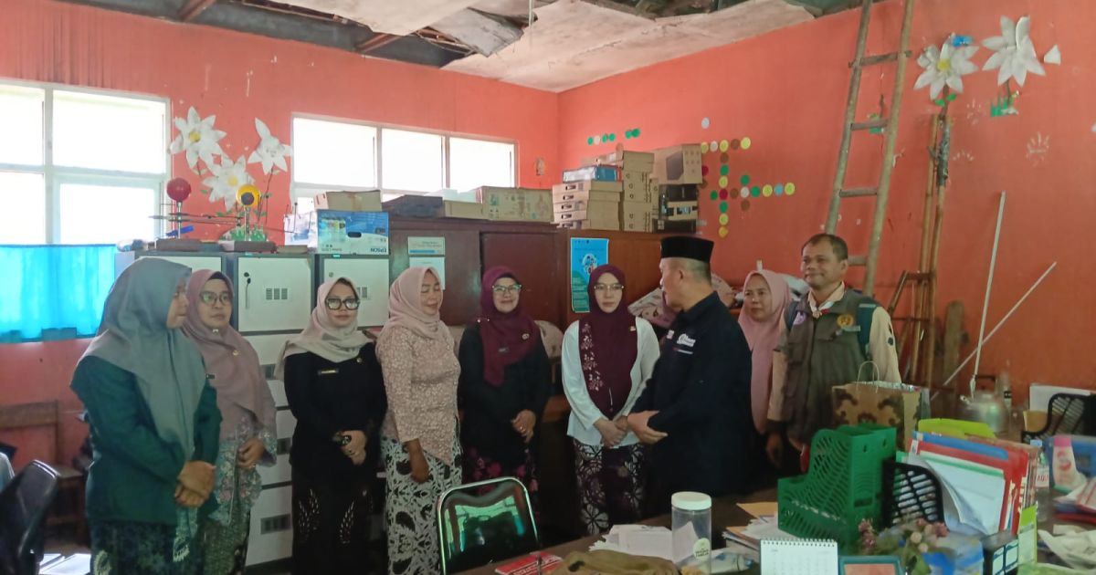 Usep Nukliri Kunjungi SDN Cadas Leueur Nanggung yang Nyaris Roboh