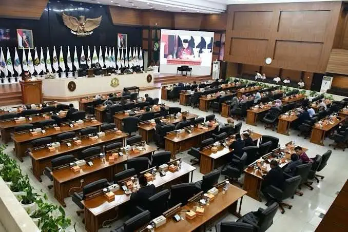 Rapat Paripurna Memanas, Fraksi PDIP DPRD Jabar Walk Out Gegara Pernyataan Dedi Mulyadi