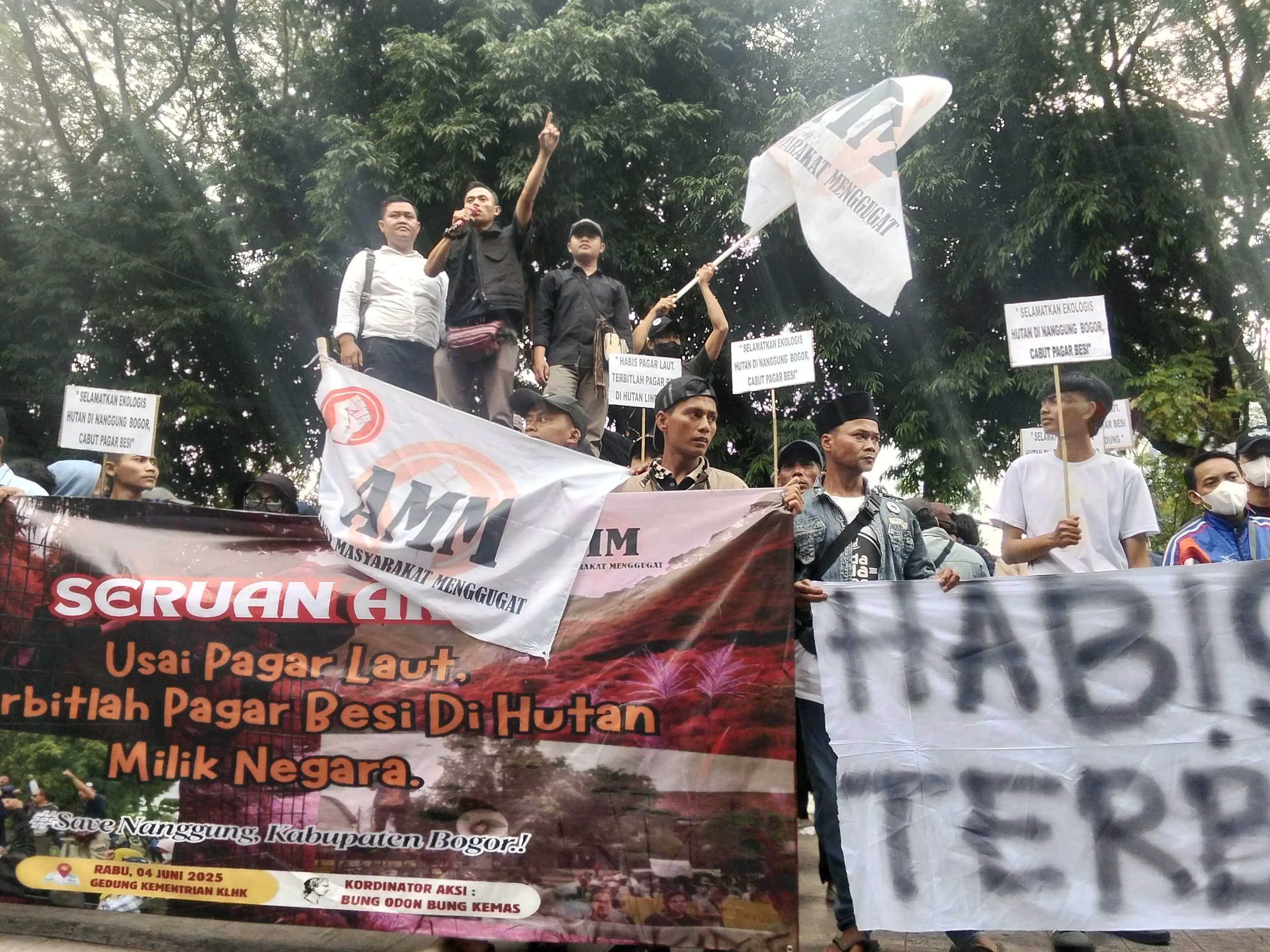 AMM Geruduk KLHK, Desak Bongkar Pagar Besi di Nanggung