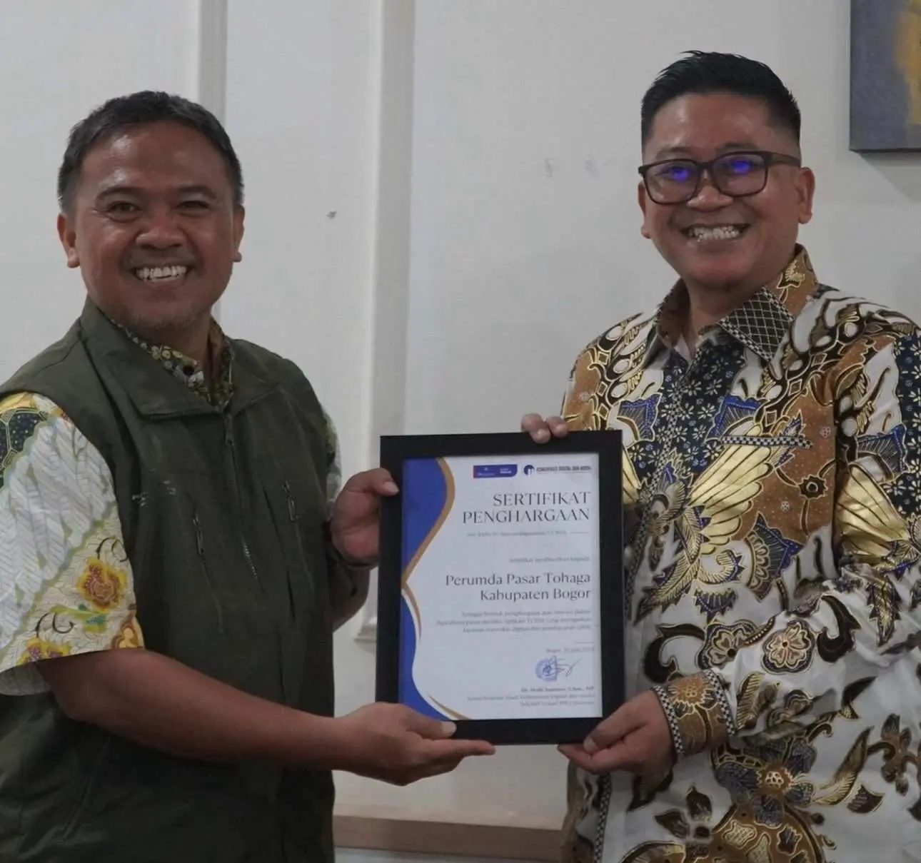 Inovasi Sistem Pembayaran Digital QRIS Pasar Rakyat, IPB University Beri Award Pada Perumda Pasar Tohaga 