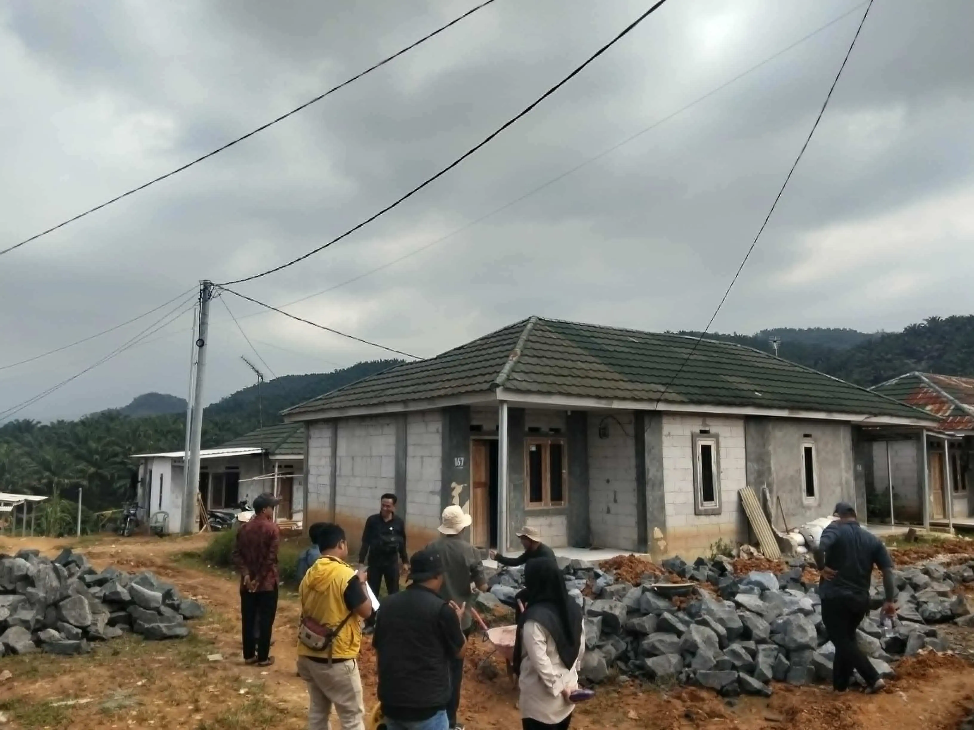 Baru Tiga Hari Menjabat, Kabid DPKPP Kabupaten Bogor Langsung Turun ke Huntap Sukajaya