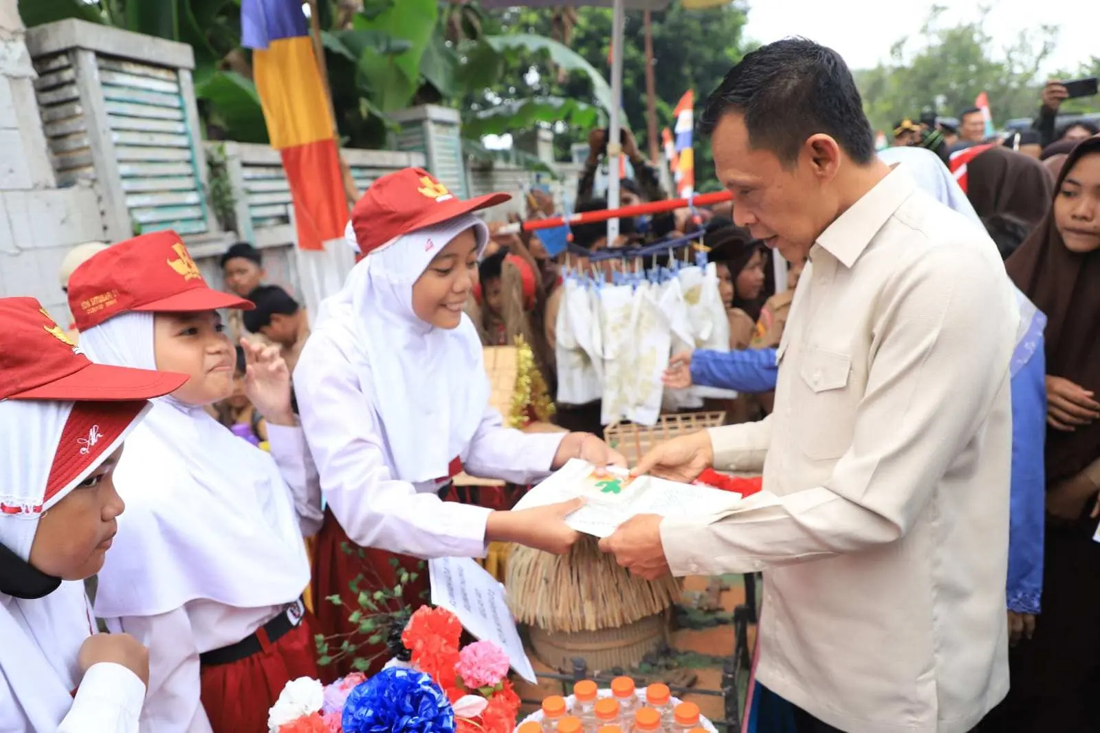 Dorong Layanan Publik dan Ekonomi Lokal, Jaro Ade Resmikan Desa Digital di Situsari