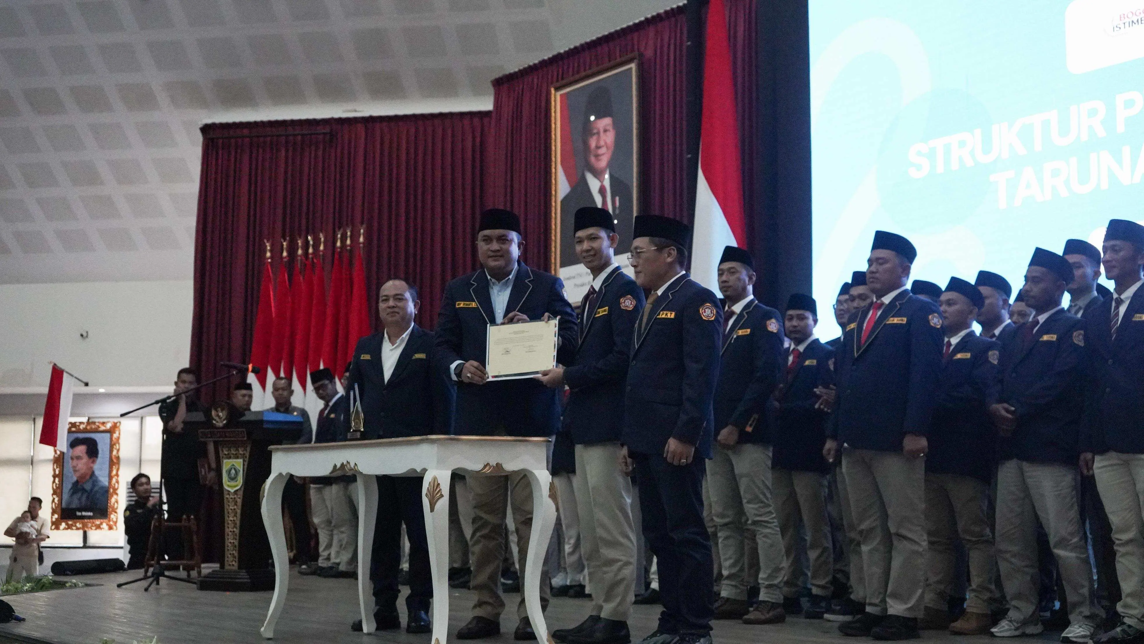 Bupati Bogor Lantik Karang Taruna 2025–2030, Dorong Pemuda Jadi Pilar Pembangunan Daerah