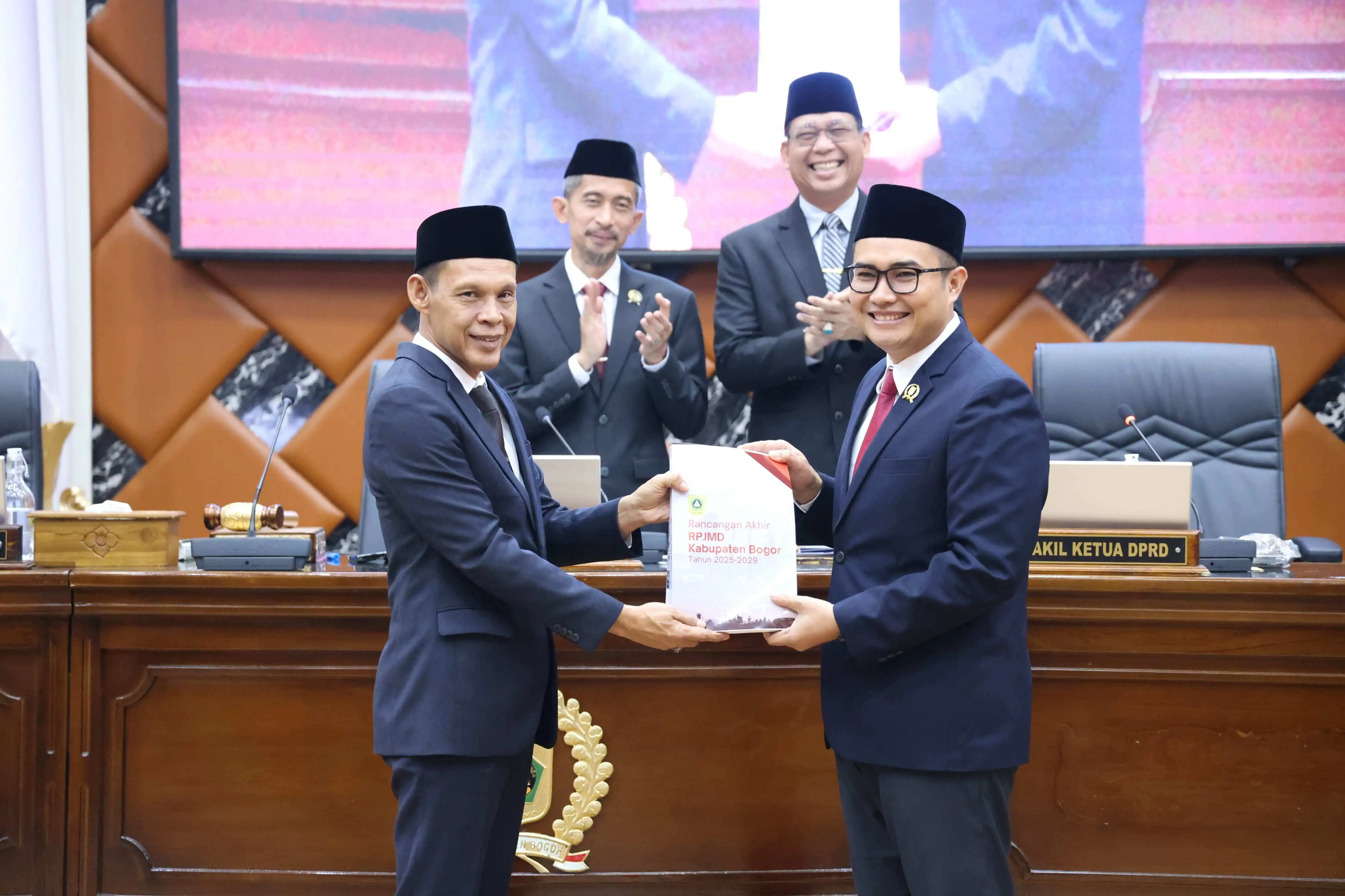 Raperda Pajak dan Retribusi Disetujui, Jaro Ade Dorong Optimalisasi PAD Kabupaten Bogor