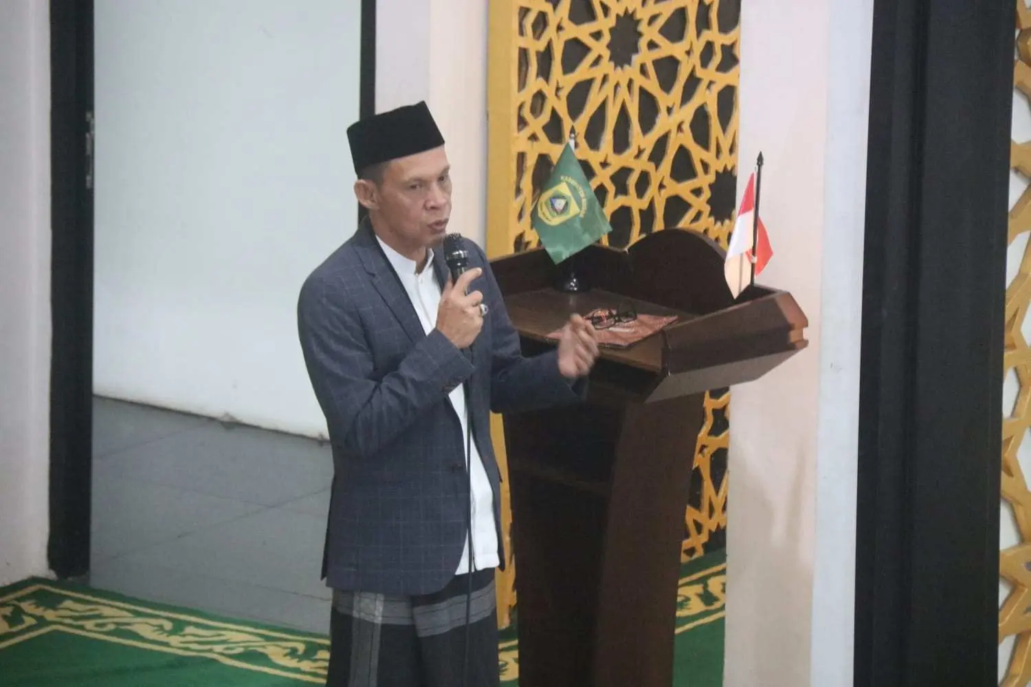 Jaro Ade Pimpin Salat Idul Adha 1446 H, Serukan Semangat Kurban dan Kemandirian Peternak