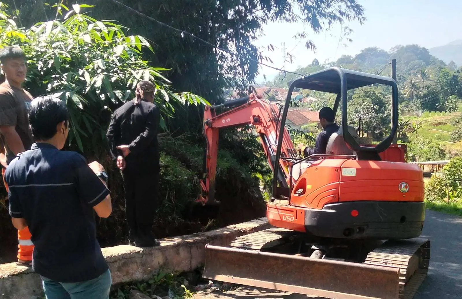 Drainase Tersumbat di Cigudeg, Tiga UPT Ini Gerak Cepat Atasi Genangan