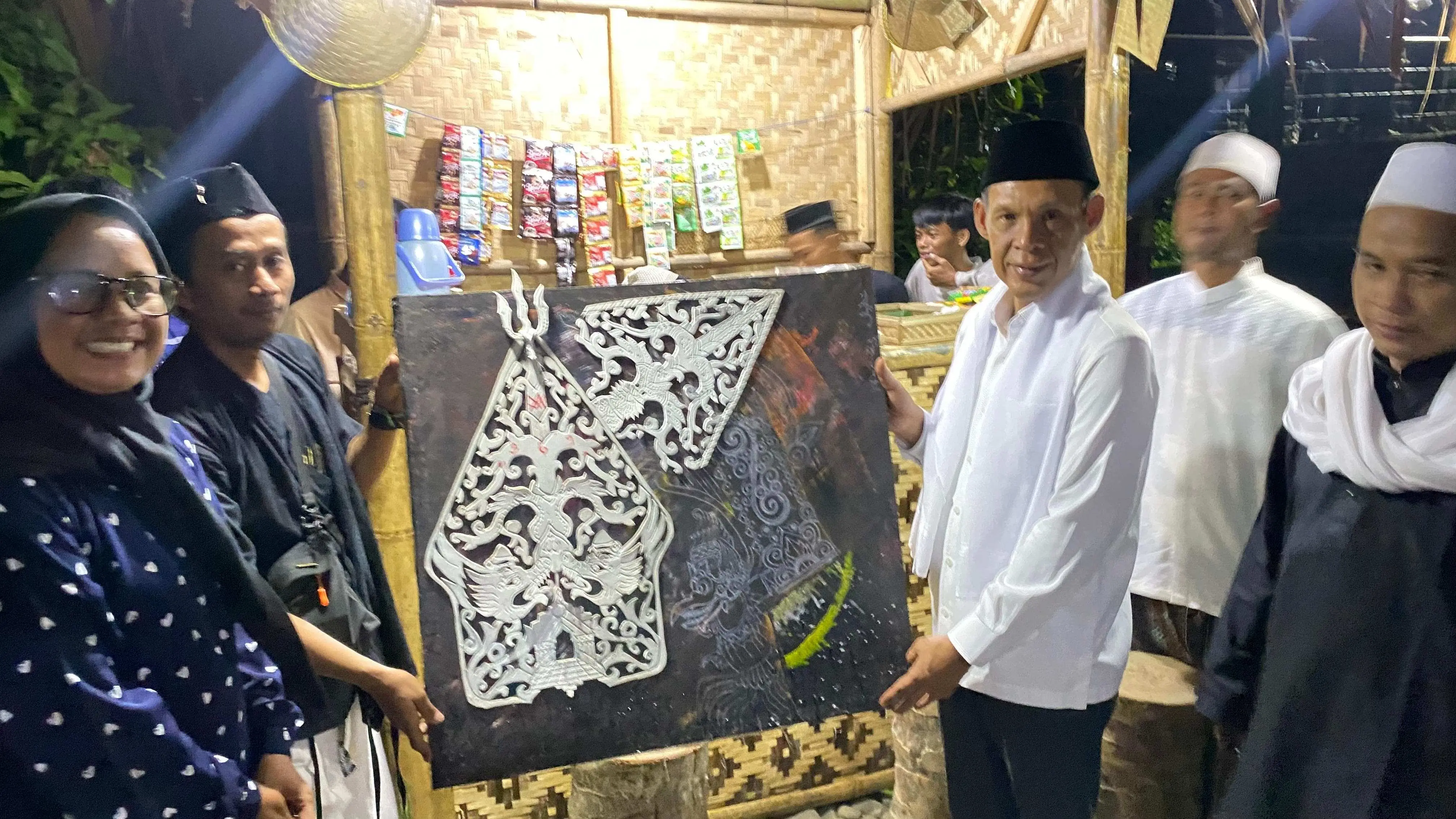 Jaro Ade Dukung Wisata Desa Sipak, Serahkan Modal UMKM dan Ingatkan Soal Keselamatan