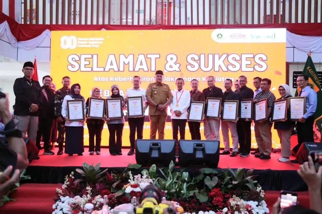 Rudy Susmanto Antar Kabupaten Bogor Raih Rekor MURI Layanan Publik 80 Jam Non-Stop