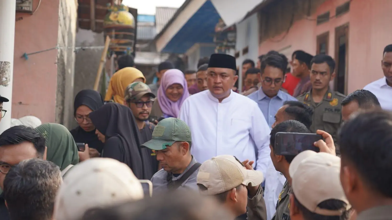 Rudy Susmanto Kerahkan Tim Gabungan Evakuasi Korban Ambruknya Majelis Taklim Asobiyah di Ciomas