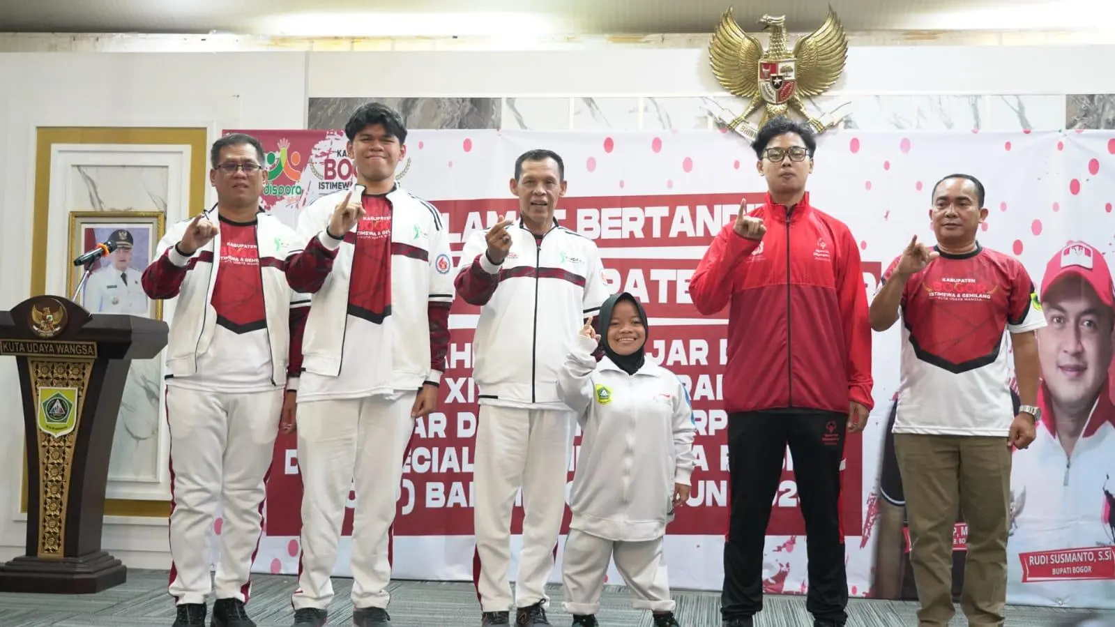 Jaro Ade Lepas Kontingen Kabupaten Bogor, Target Emas di POPDA dan Peparpeda 2025