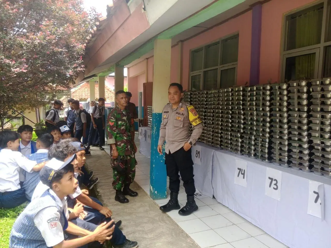 Ribuan Siswa di Sukajaya Terima Makan Bergizi Gratis, TNI-POLRI Turun Langsung Awasi