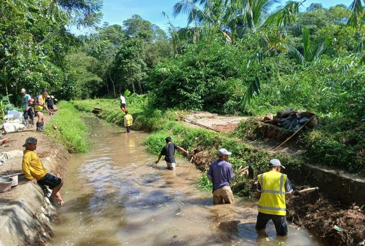 UPT Infrastruktur Irigasi V Jasinga dan Warga Bersihkan Saluran Sendung untuk Pulihkan Aliran Cidurian