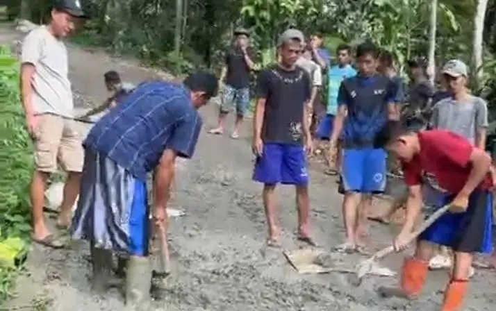 Jalan Rusak di Nanggung dan Cigudeg Ancam Warga, Swadaya Jadi Solusi