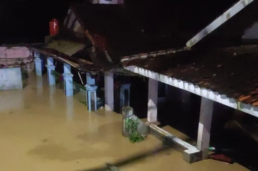 Banjir Rendam Desa Rengasjajar Cigudeg Bogor, Warga Mengungsi ke Masjid