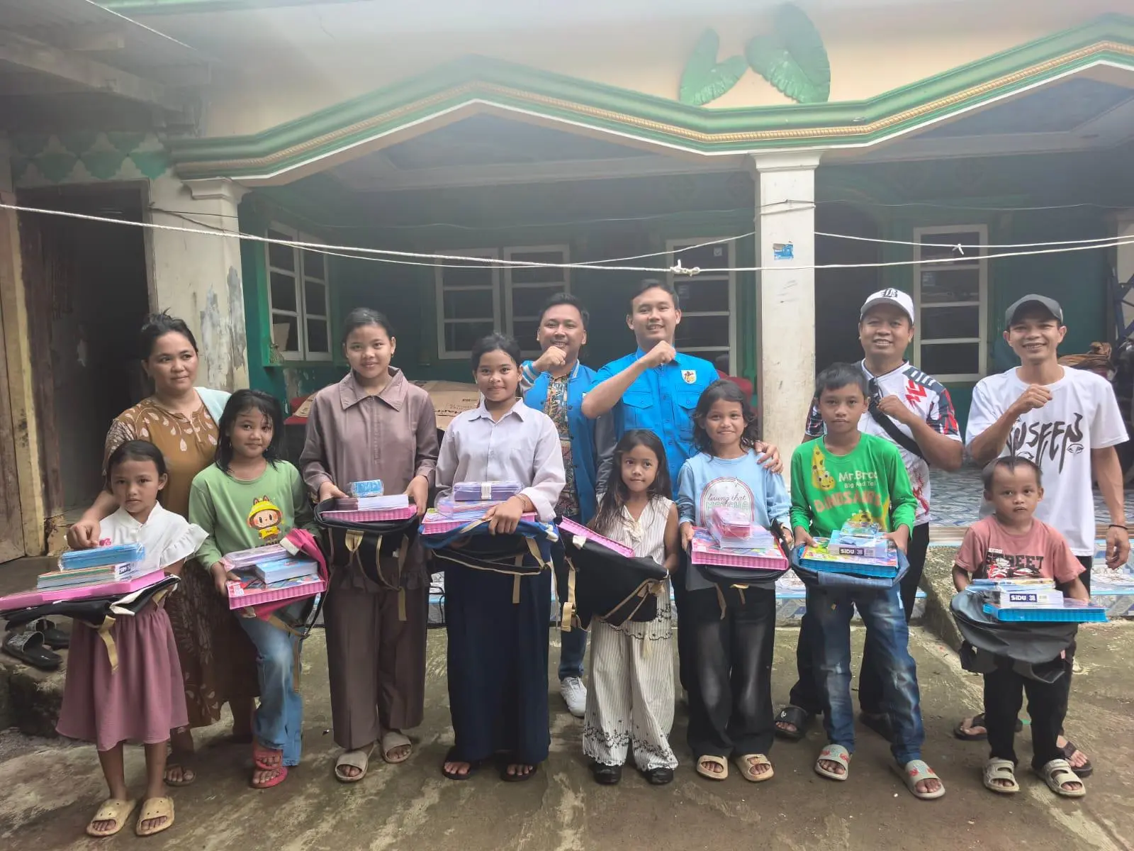 KNPI Cigudeg Salurkan Bantuan Banjir, Sembako hingga Perlengkapan Anak