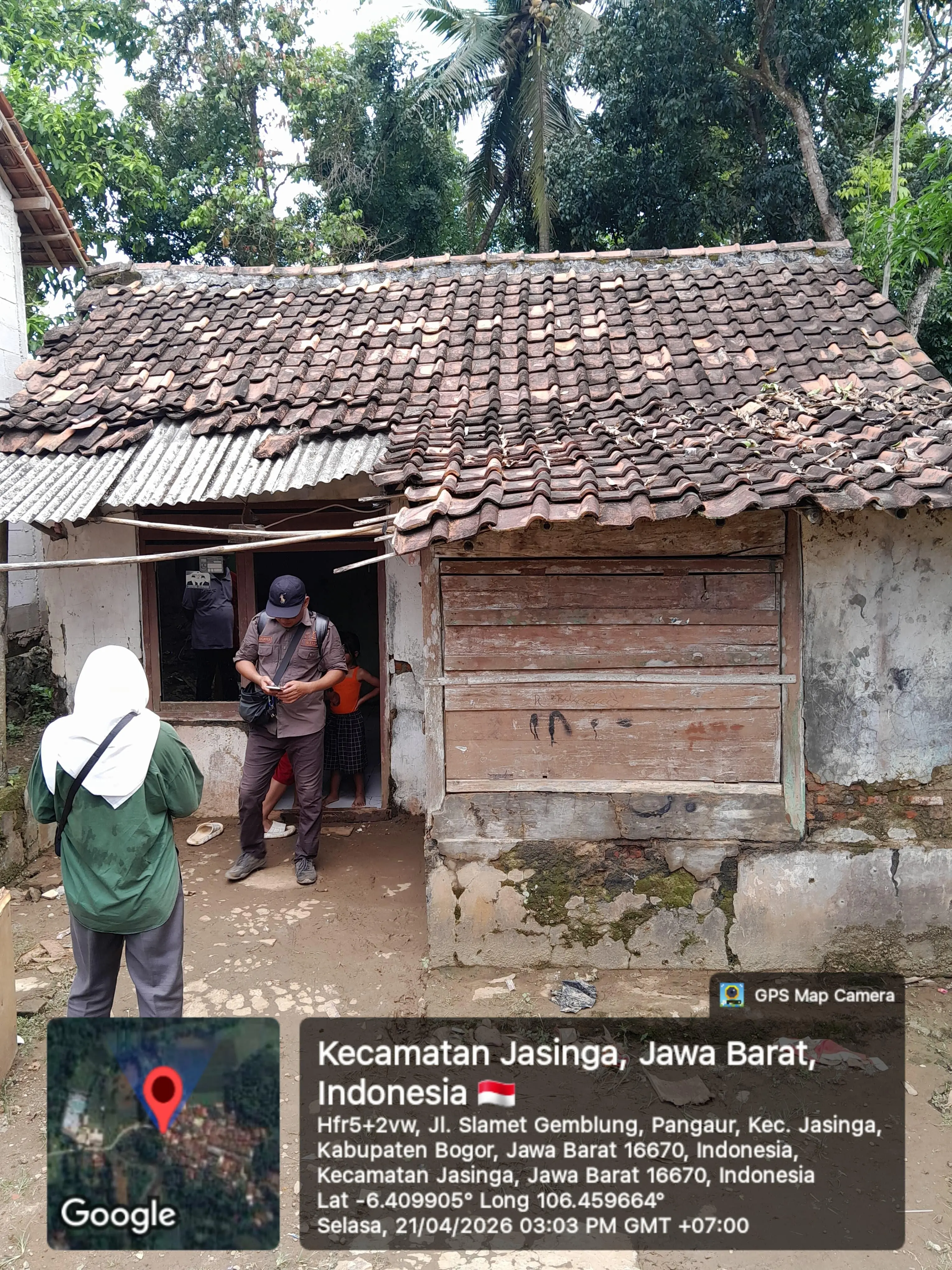 Tim Reaksi Cepat Disperkim Tinjau Rumah Rusak Banjir di Desa Pangaur Jasinga