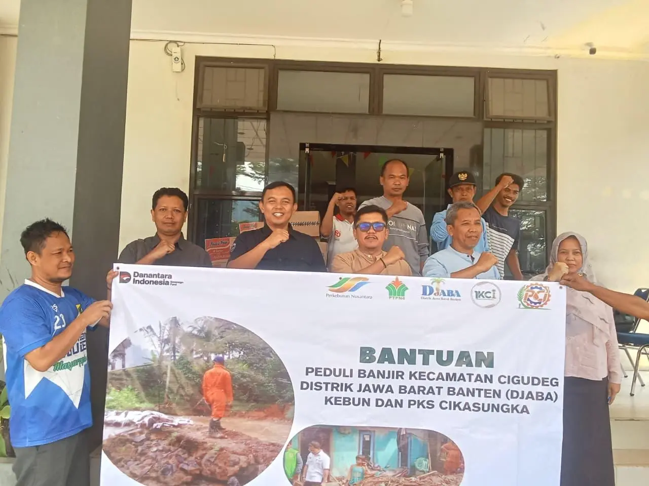 PTPN IV Cikasungka Salurkan Bantuan CSR untuk Korban Banjir di Cigudeg Bogor