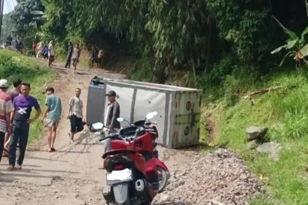 Jalan Rusak di Citumbuk Ancam Keselamatan Warga, KNPI Nanggung Desak Pemkab Bogor Bertindak